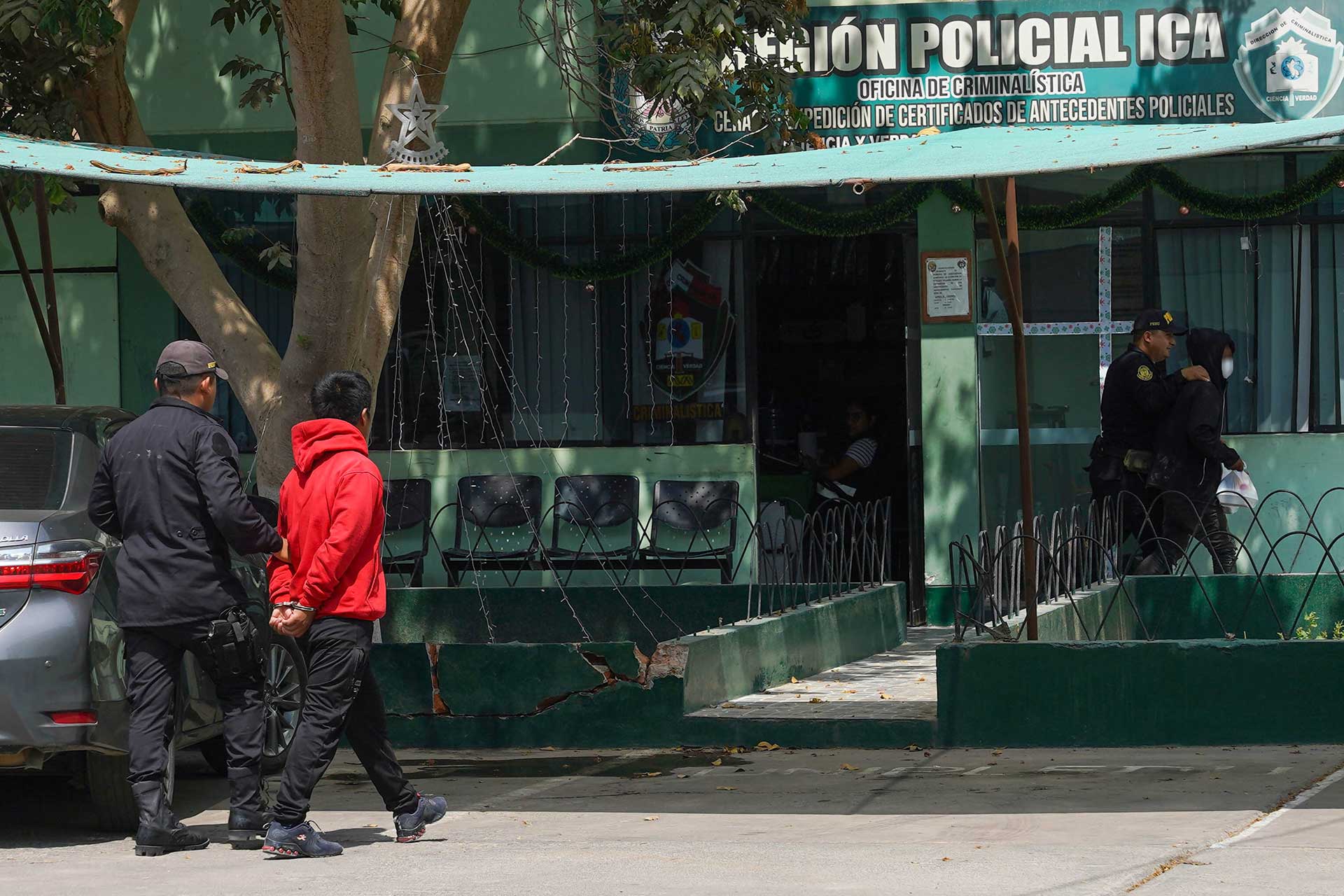 Intento de bloqueo de la Panamericana Sur deja 18 policías heridos y tres detenidos