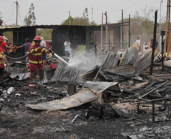 Incendio en las Lomas de la Victoria deja a 30 familias en la calle