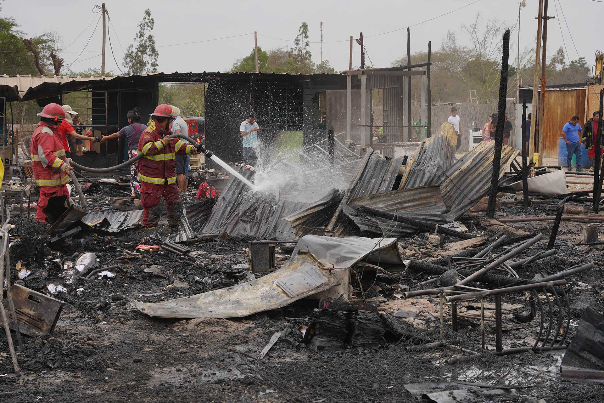 Incendio en las Lomas de la Victoria deja a 30 familias en la calle