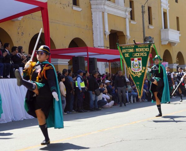 Con desfile cívico escolar Ica celebra 203 años de la Independencia