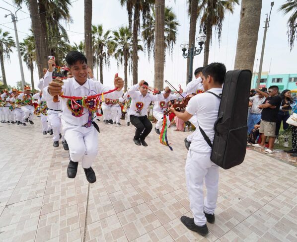 Hatajo de Negritos y Las Pallitas bailan en honor a la Virgen del Carmen en Chincha