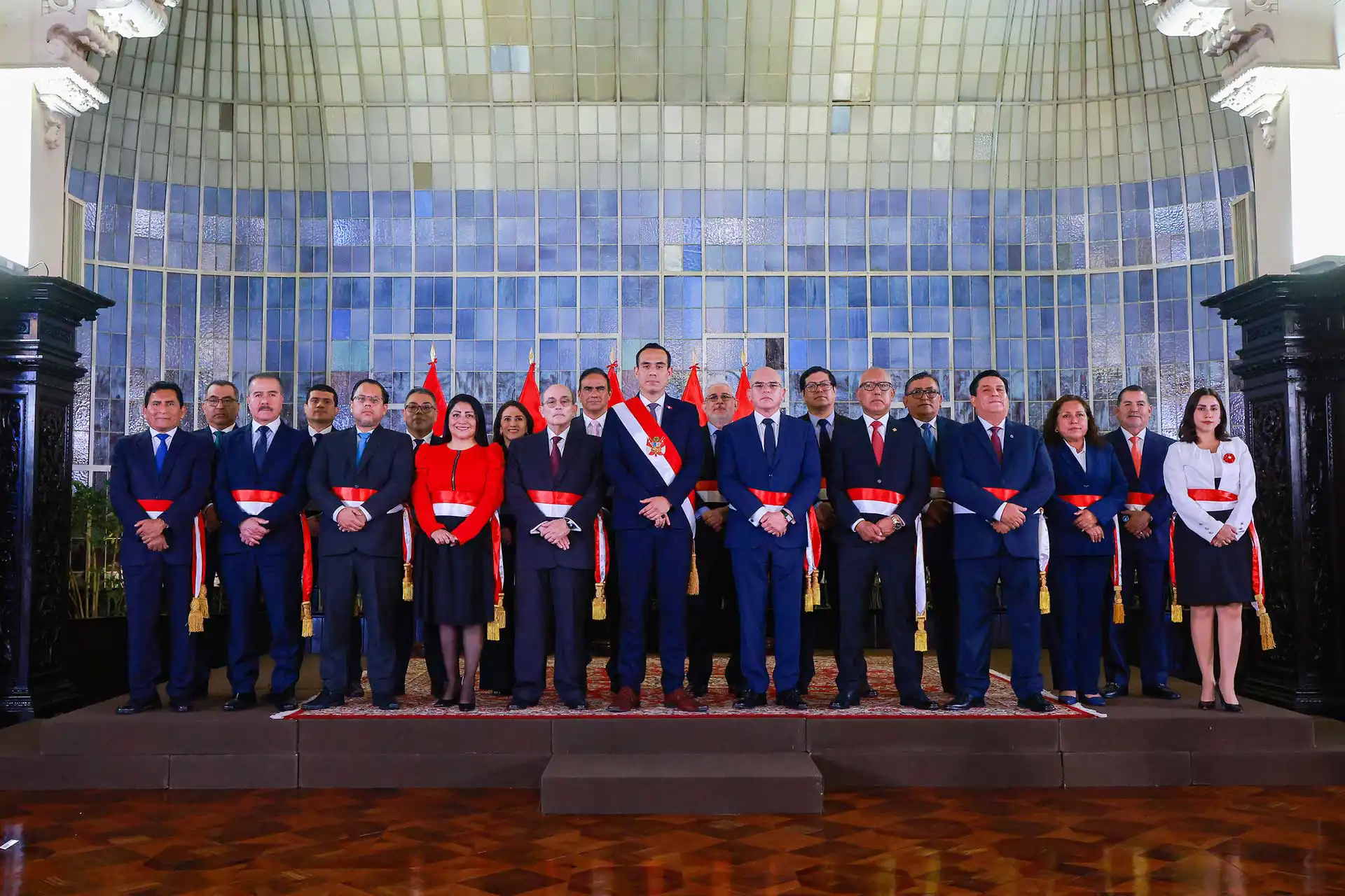 Presidente José Jerí Oré tomó juramento a gabinete ministerial liderado por Ernesto Álvarez