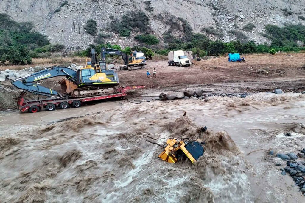 Crecida del río Palpa aísla a pobladores de Lucanas y Huanca Sancos en Ayacucho