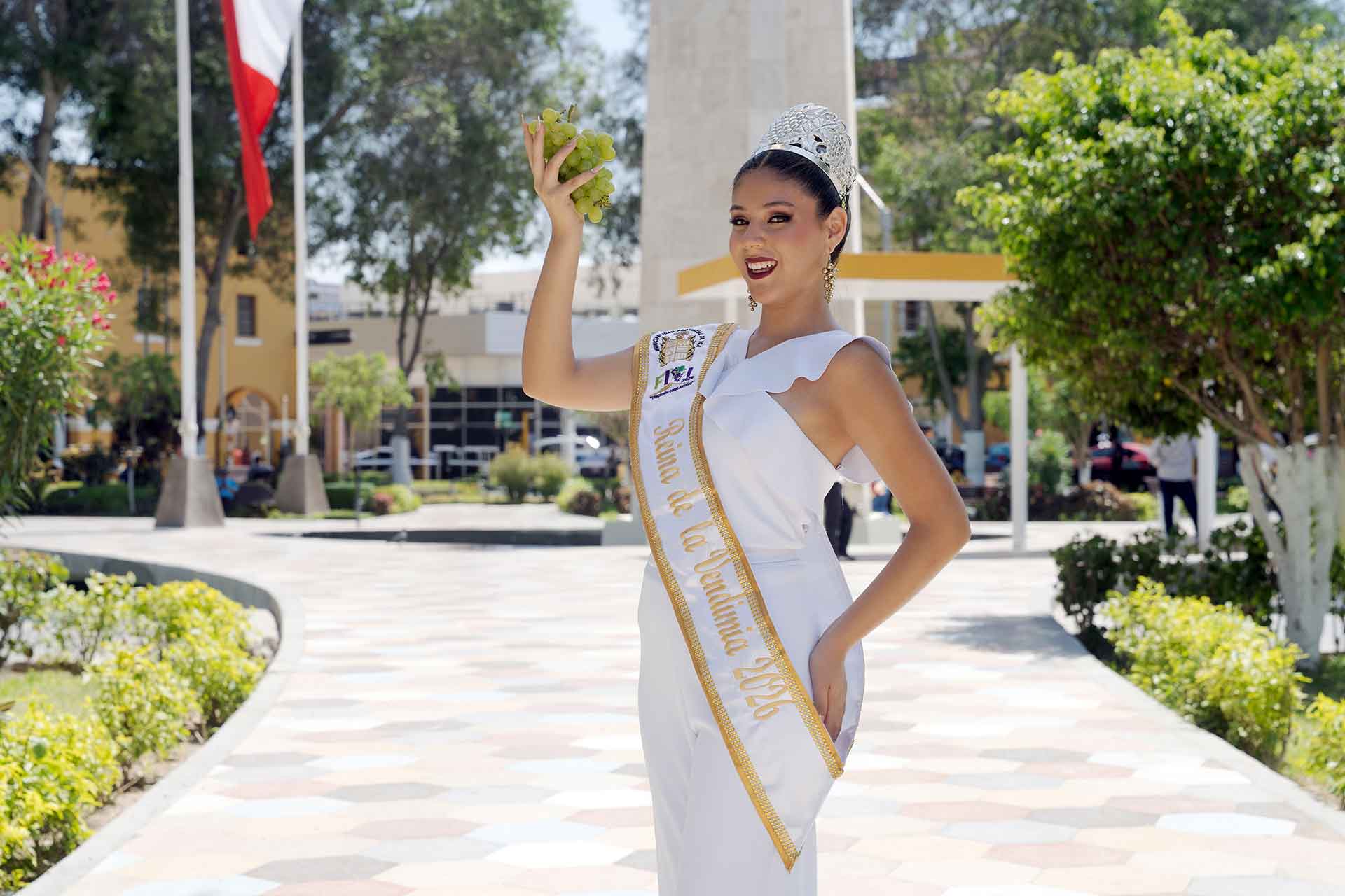 Camila Gonzales es coronada reina del 61 Festival Internacional de la Vendimia de Ica