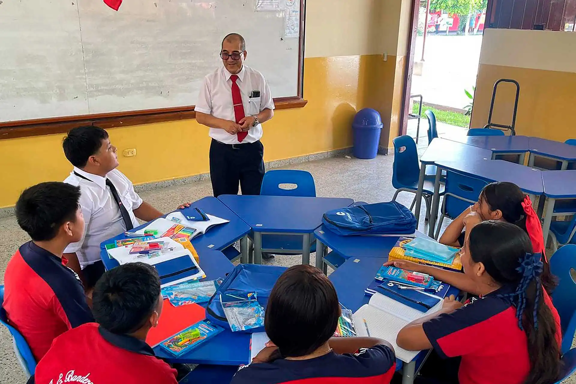 Camisea inicia entrega de más de 18 mil paquetes escolares para estudiantes en Pisco, Paracas y San Andrés