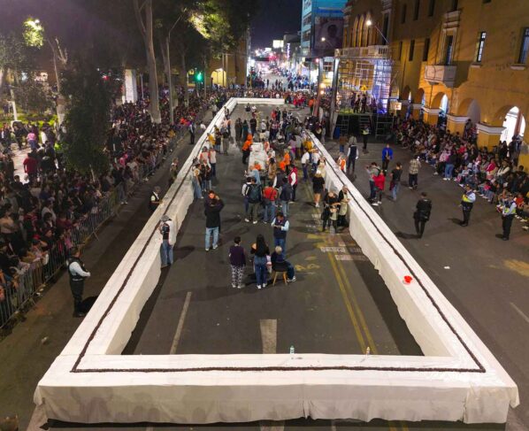 Ica celebra su fundación española con la elaboración de una chocoteja de más de 100 metros