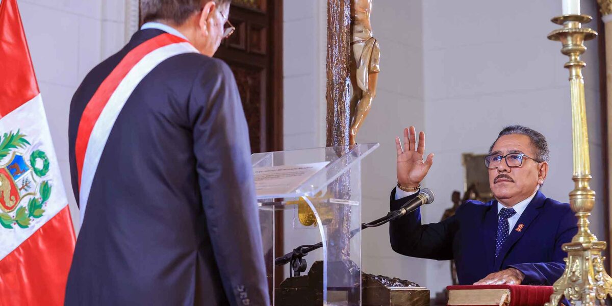 Jorge Marticorena Mendoza jura como nuevo ministro de Educación