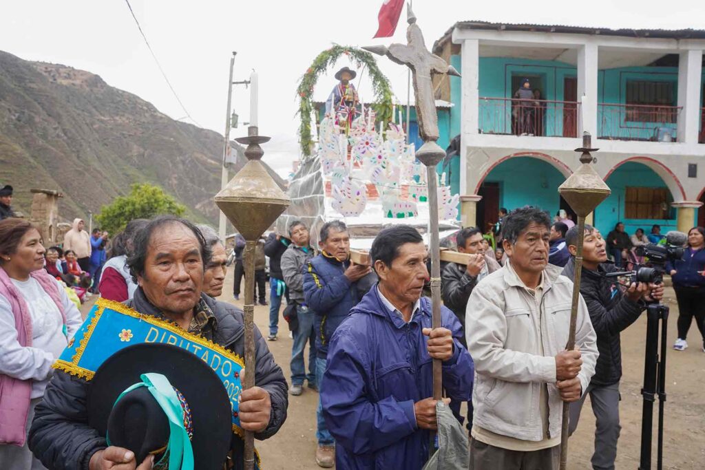 Ayacucho: Chihuire celebra el Yarqa Aspiy con devoción, rituales ancestrales y danzantes de tijeras