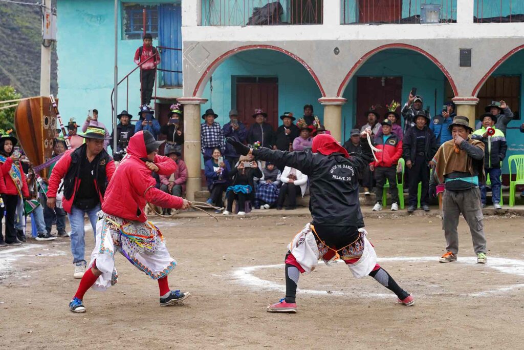 Ayacucho: Chihuire celebra el Yarqa Aspiy con devoción, rituales ancestrales y danzantes de tijeras