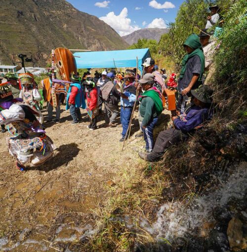 Ayacucho: Chihuire celebra el Yarqa Aspiy con devoción, rituales ancestrales y danzantes de tijeras