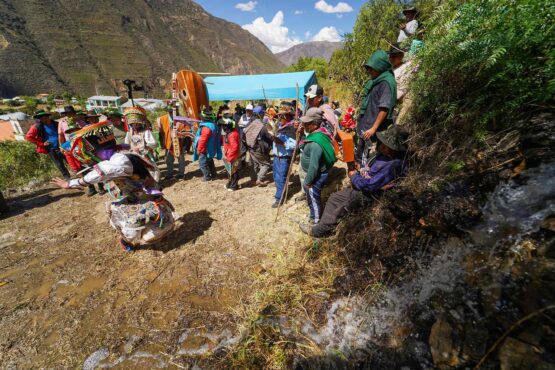 Ayacucho: Chihuire celebra el Yarqa Aspiy con devoción, rituales ancestrales y danzantes de tijeras