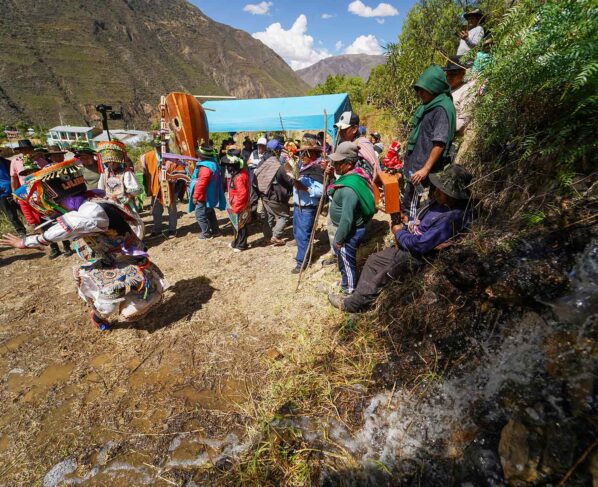 Ayacucho: Chihuire celebra el Yarqa Aspiy con devoción, rituales ancestrales y danzantes de tijeras