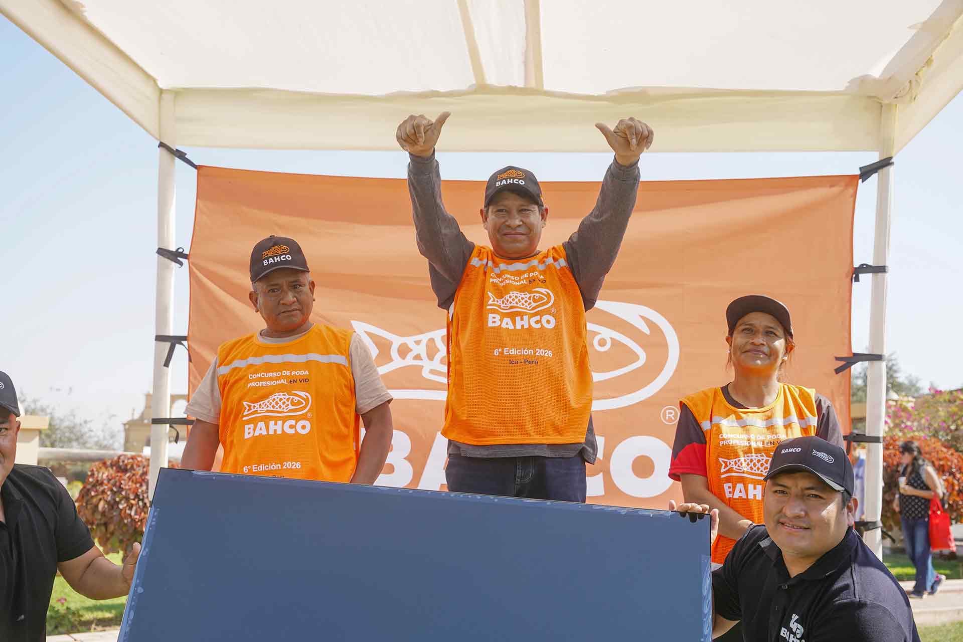 Yimi Angulo Tipiana gana la sexta edición del Concurso de Poda Profesional de Vid en Ica